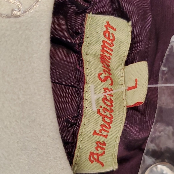 AN INDIAN SUMMER Jewel Button Pleated Blouse - Picture 3 of 7